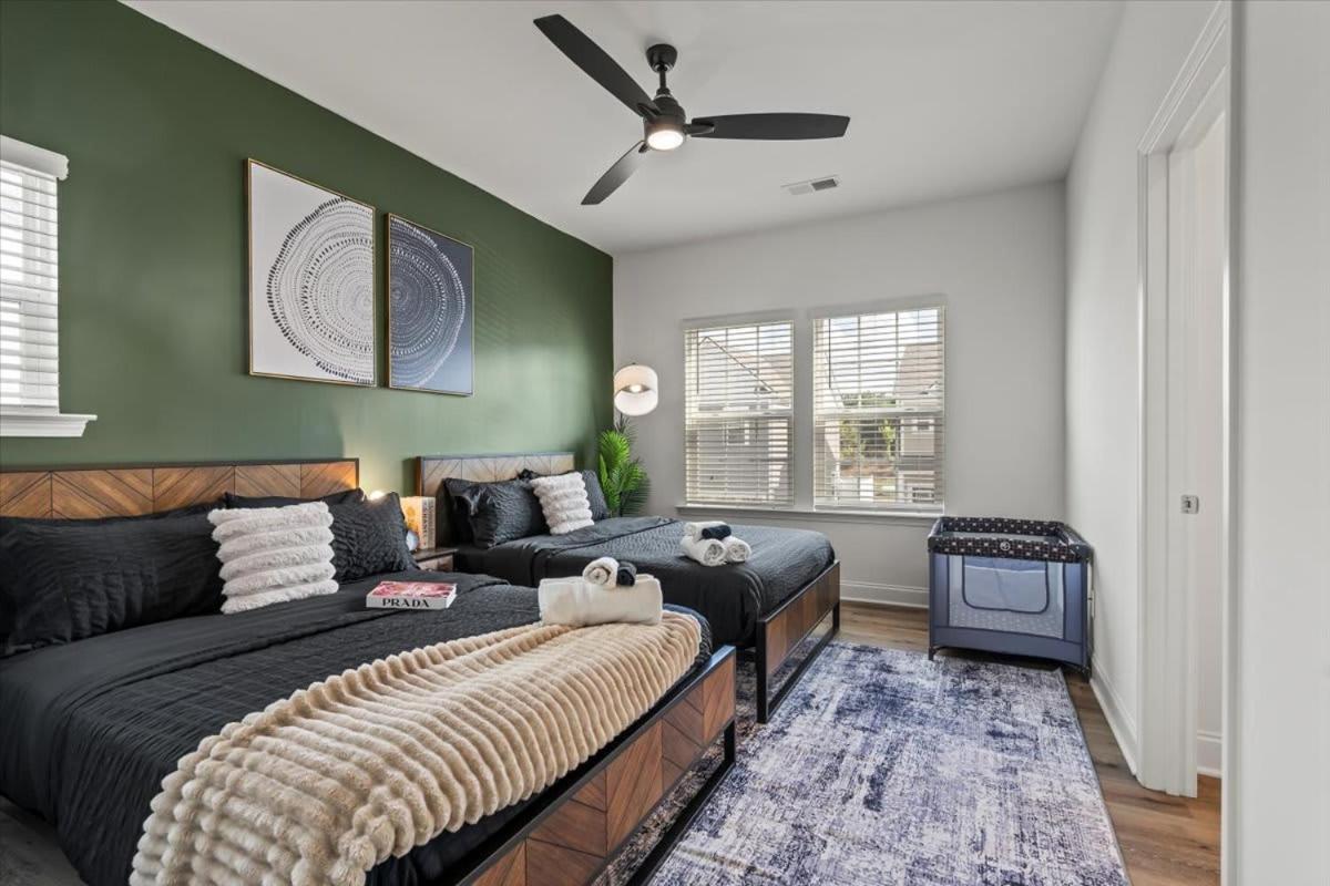 Luxe King 3br Townhouse Mins To Uptown Holiday home